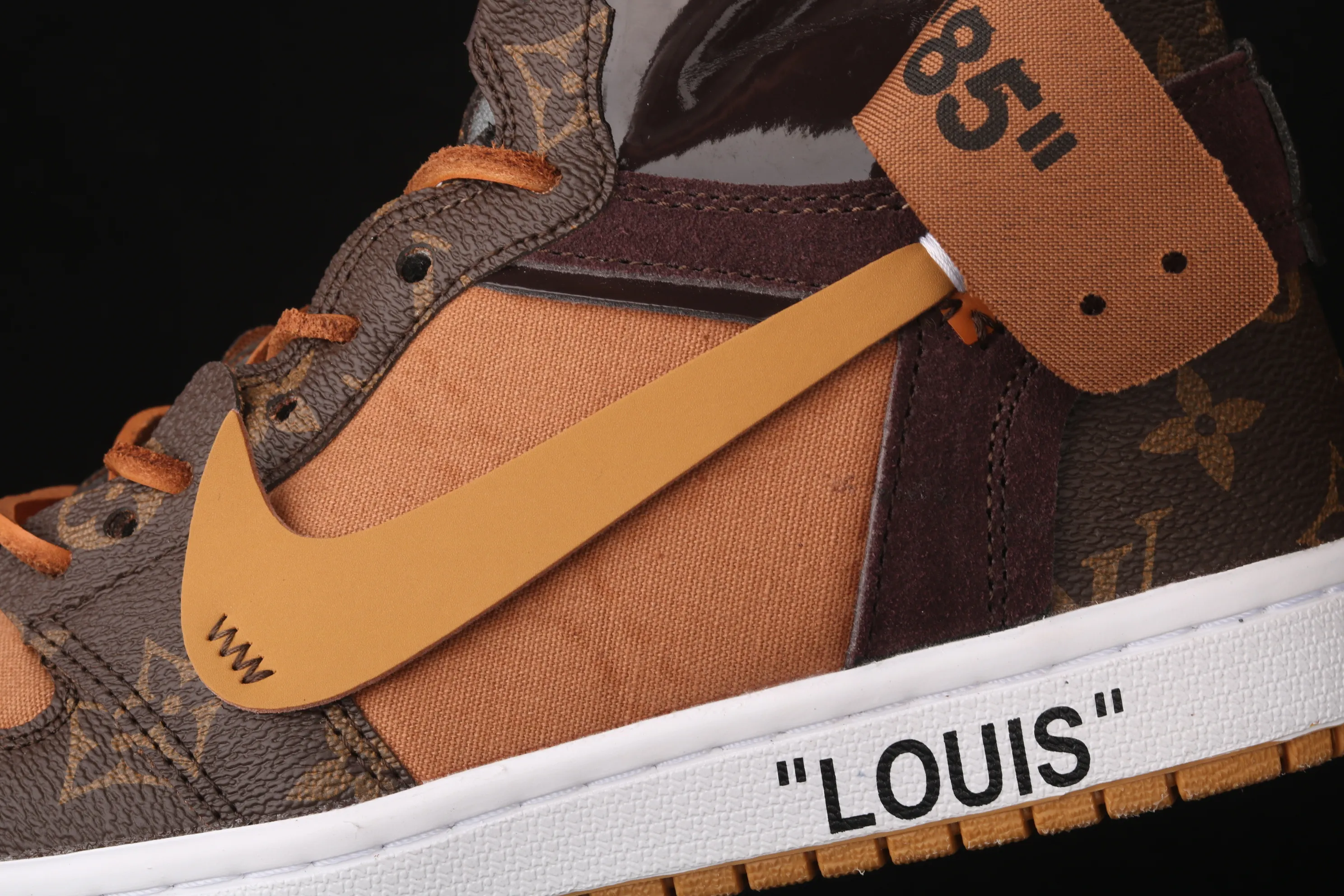 All Categories Air Jordan Jordan Series Basketball Shoes Air Jordan 1 High Air Jordan 1 AJ1 Joe 1 Donkey Brand Co-branded Customized Model #With Presbyopia Suitcase Made of Leather Exclusive Logo Covered Shoe Body Very High Style